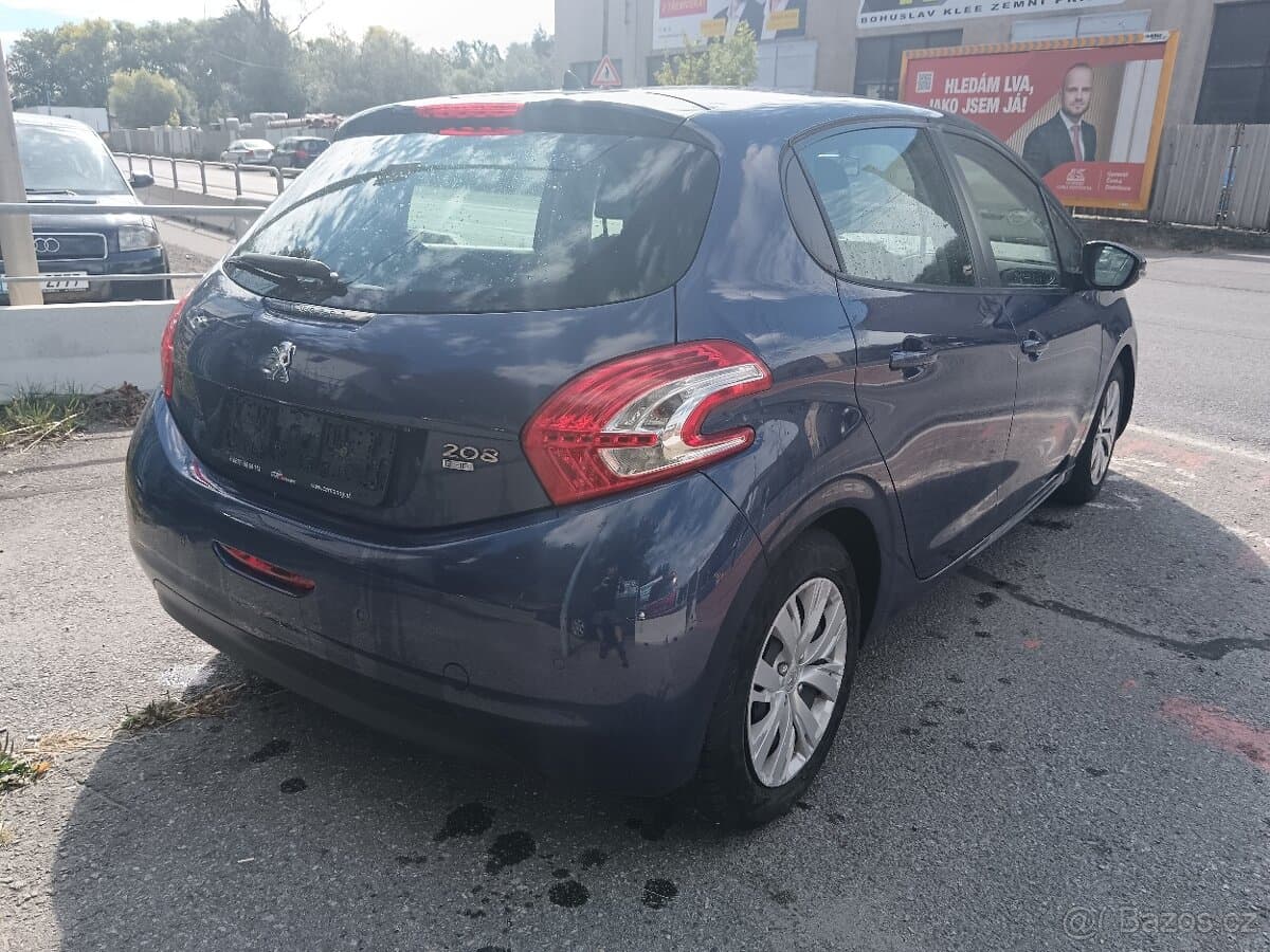 2013 Peugeot 208 - 10