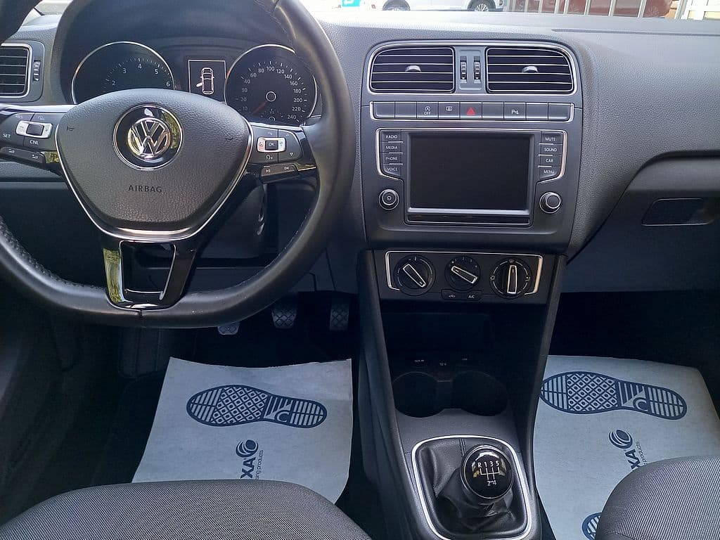 2017 Volkswagen POLO - 10