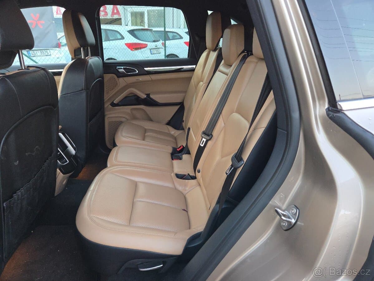 2016 Porsche CAYENNE - 10