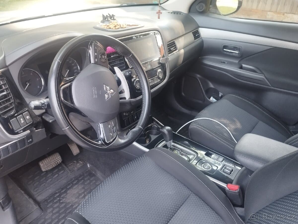 2017 Mitsubishi OUTLANDER - 10