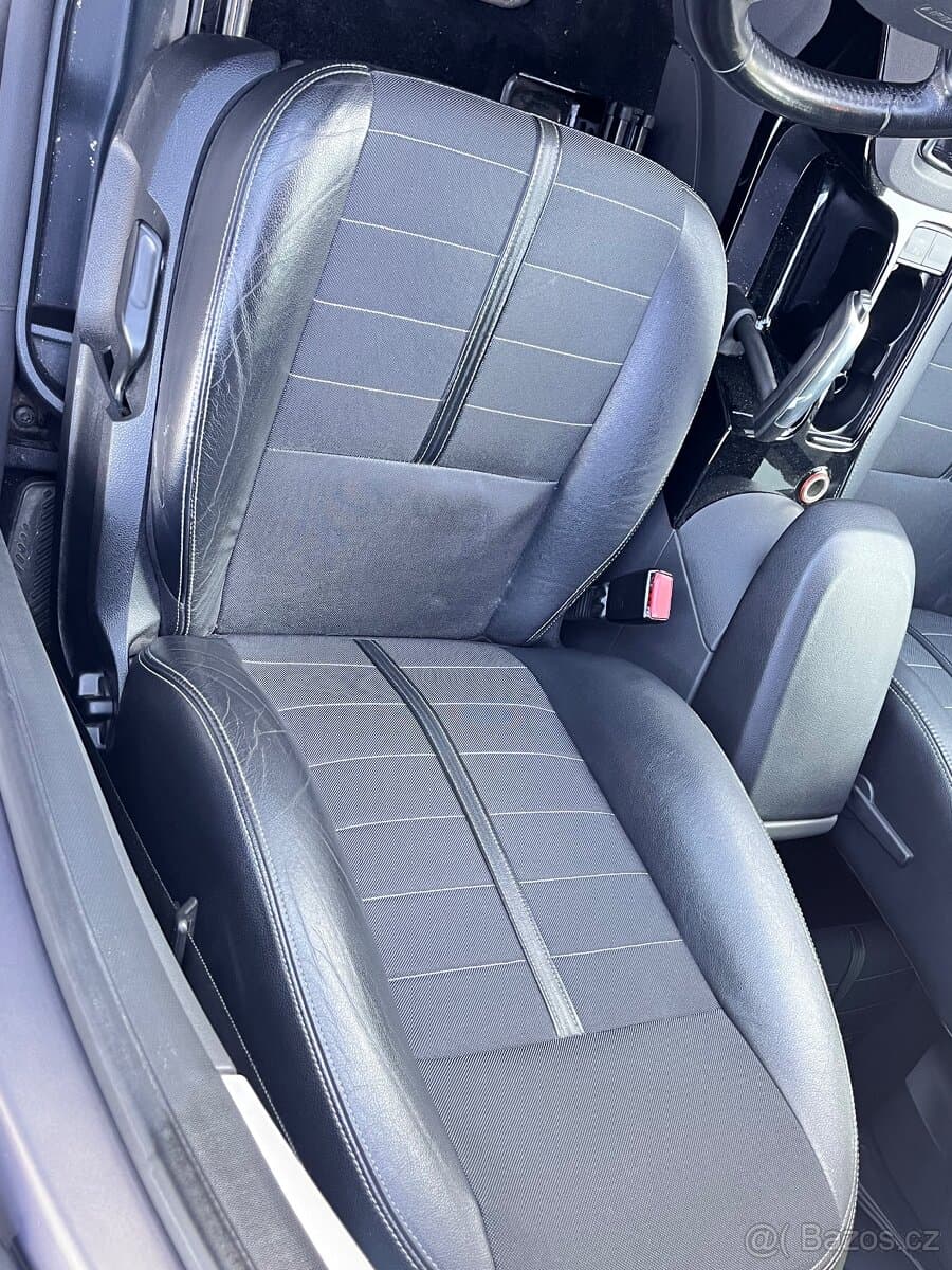 Ford KUGA - 10