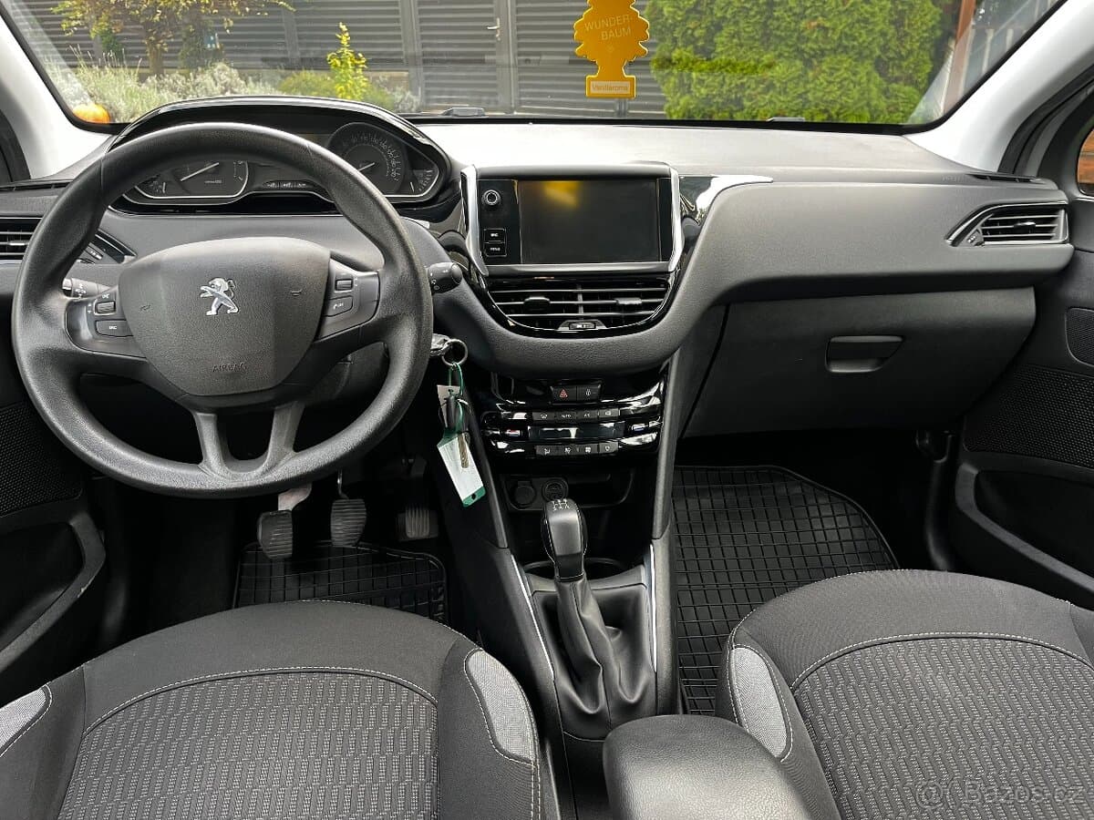 2016 Peugeot 208 - 10