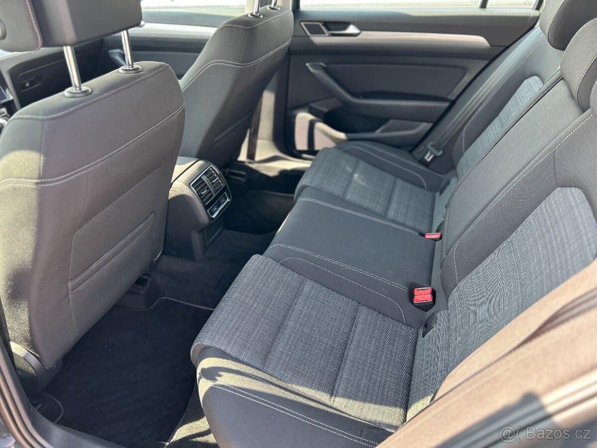 2019 Volkswagen PASSAT - 10