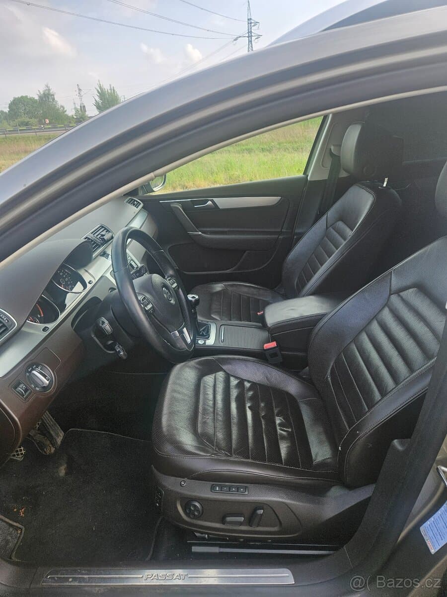 2012 Volkswagen PASSAT - 10