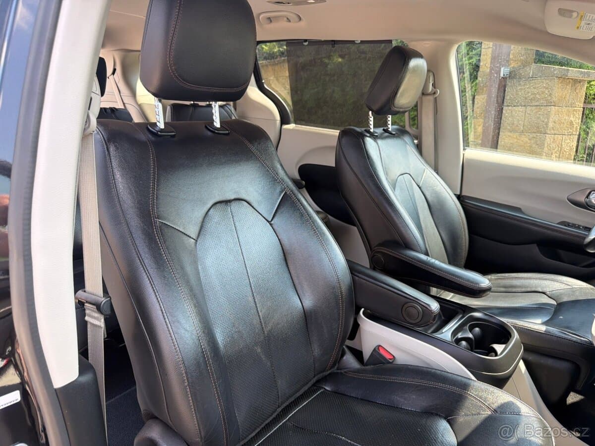 2020 Chrysler PACIFICA - 10
