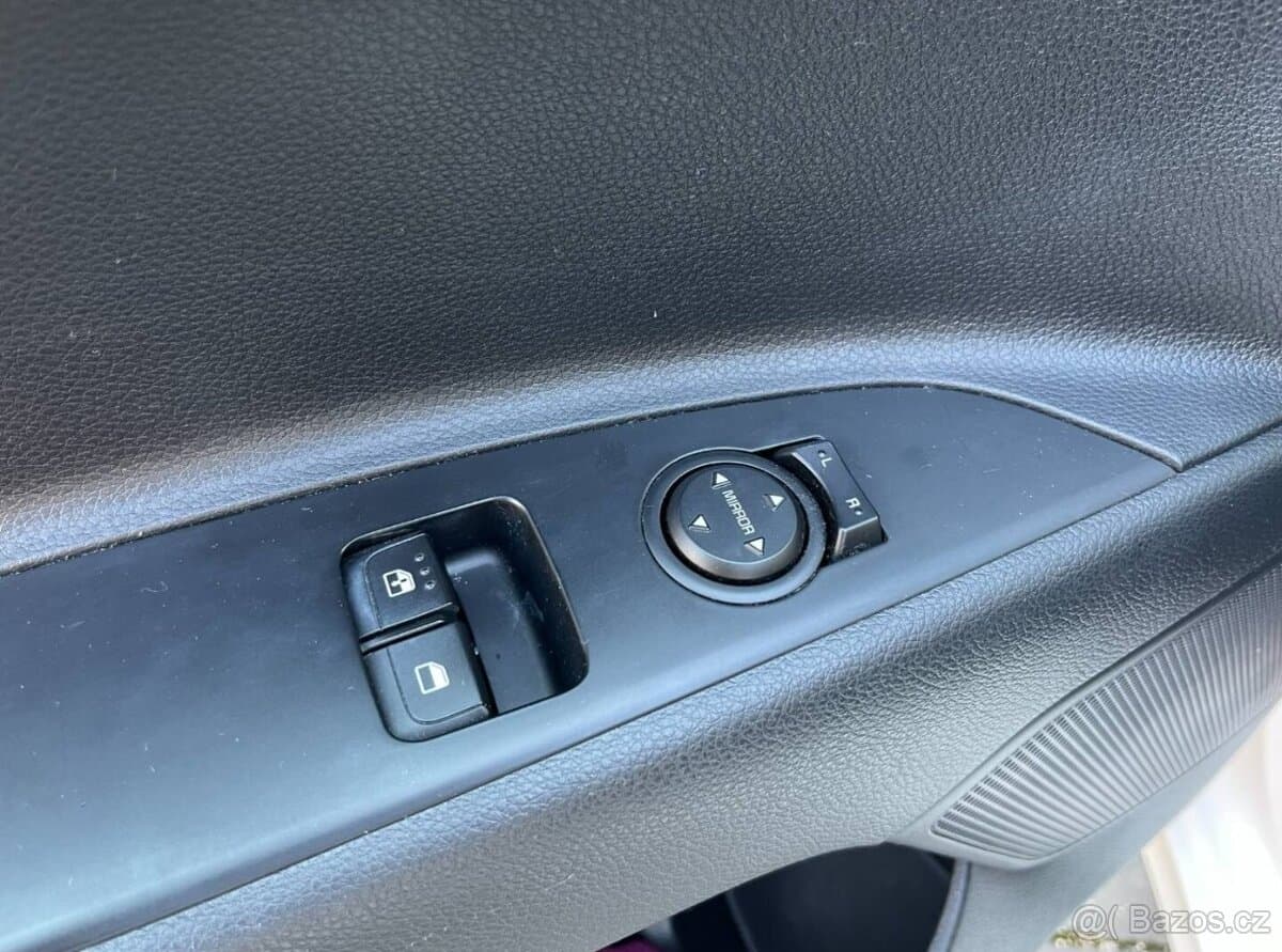 2021 Kia RIO - 10