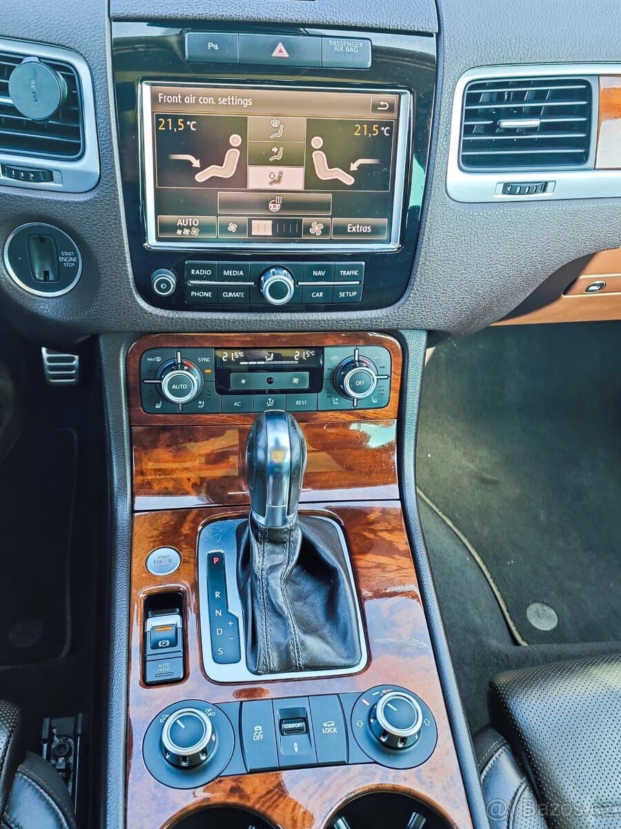 2011 Volkswagen TOUAREG - 10