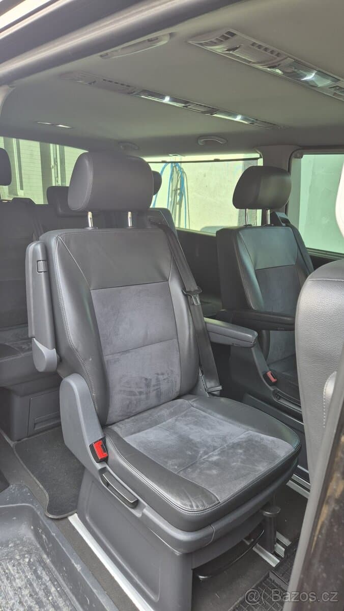 2011 Volkswagen MULTIVAN - 10