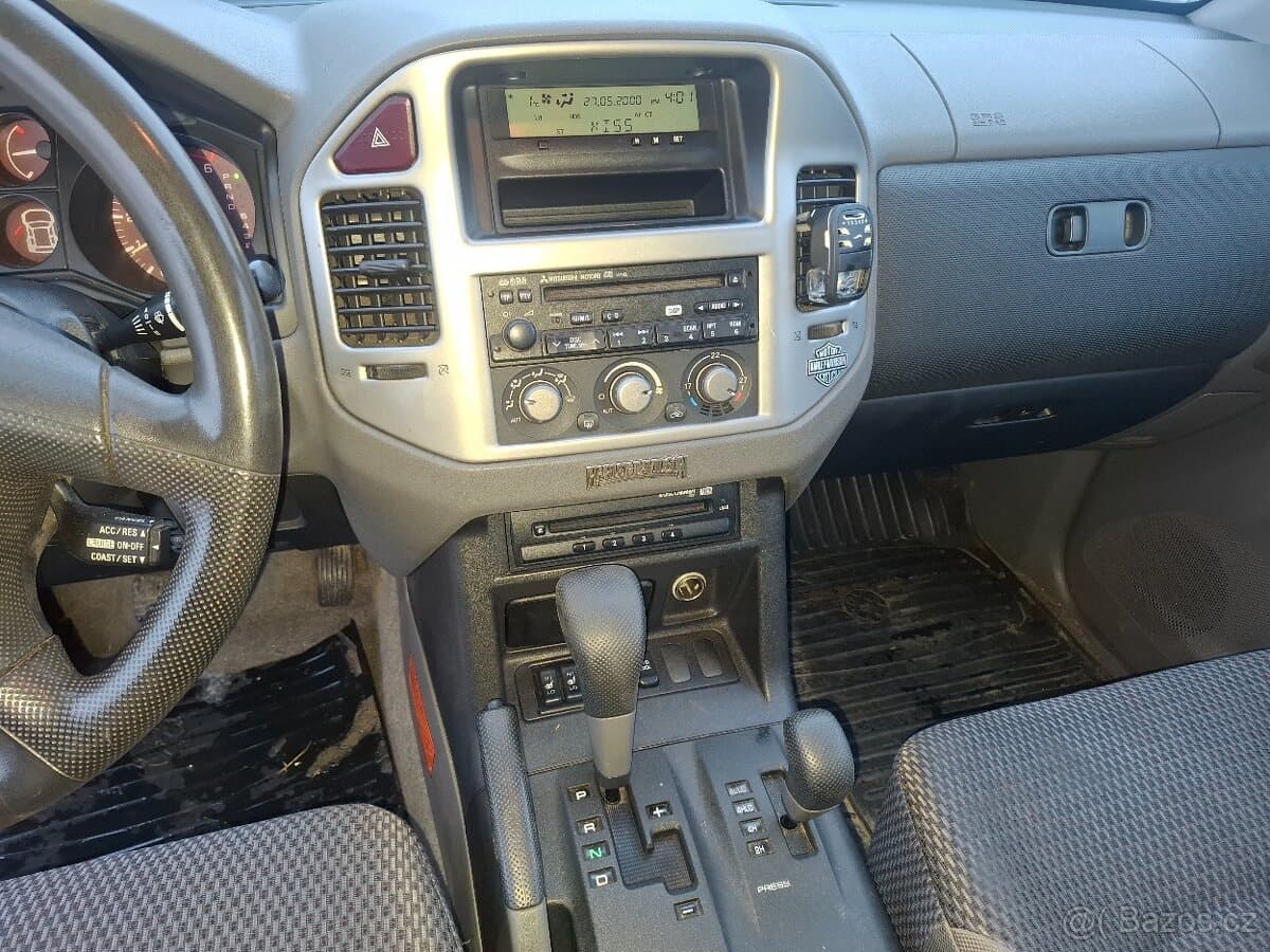 2000 Mitsubishi PAJERO - 10