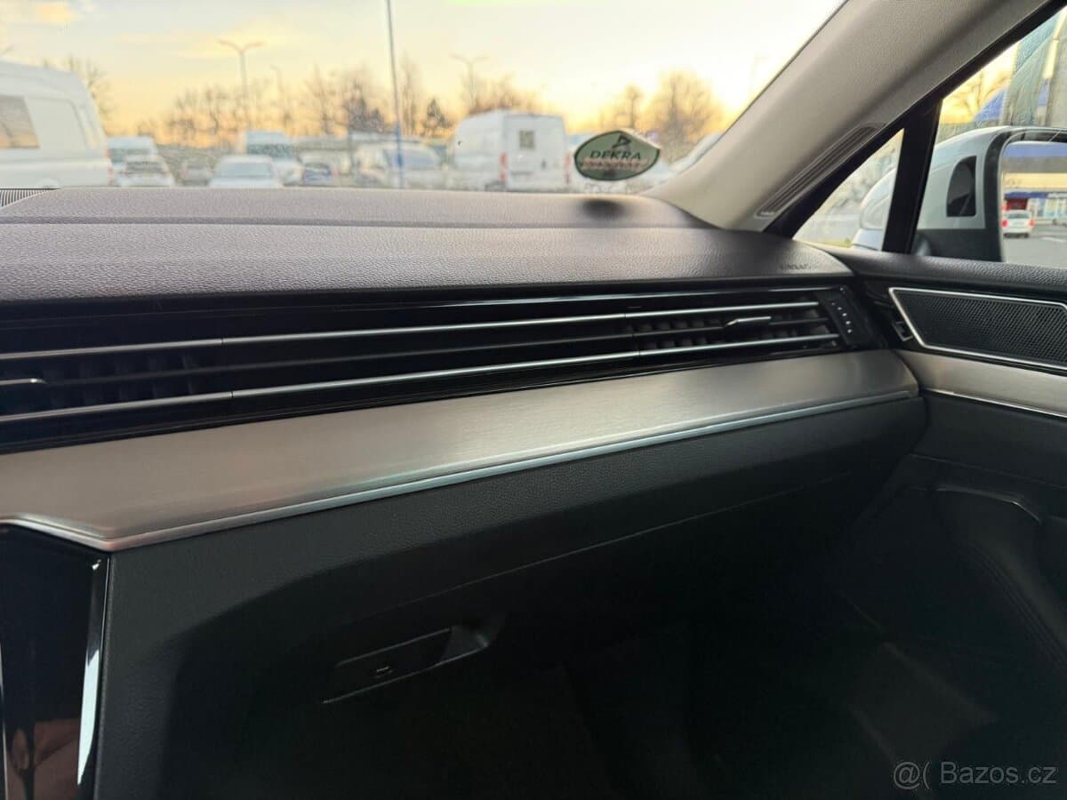 2018 Volkswagen PASSAT - 10