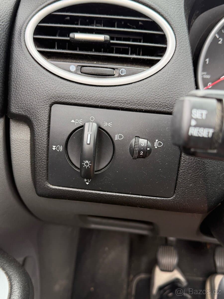 2010 Ford FOCUS - 10