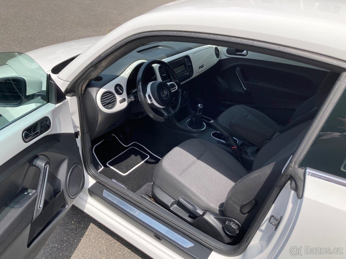2012 Volkswagen BEETLE - 10
