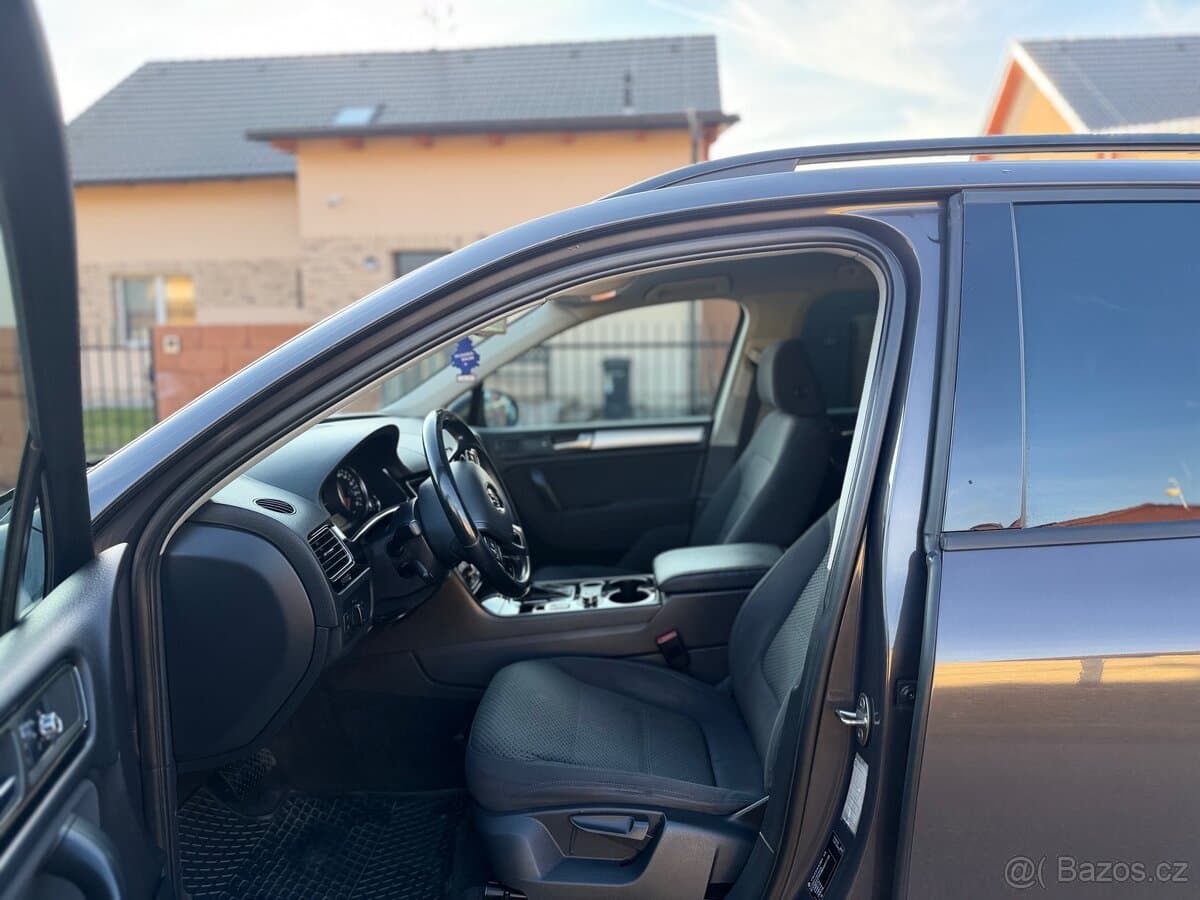 2010 Volkswagen TOUAREG - 10