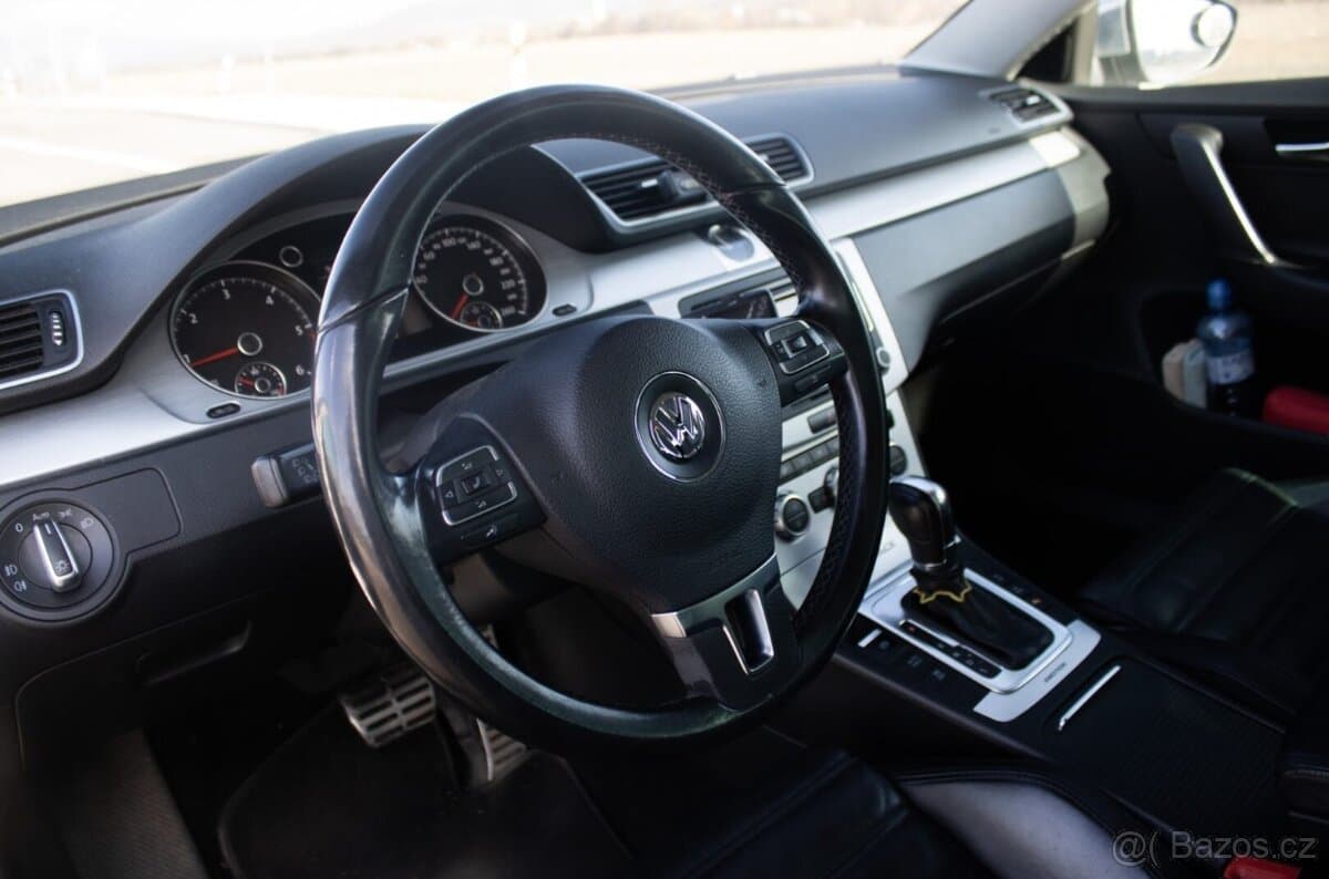 2013 Volkswagen PASSAT - 10