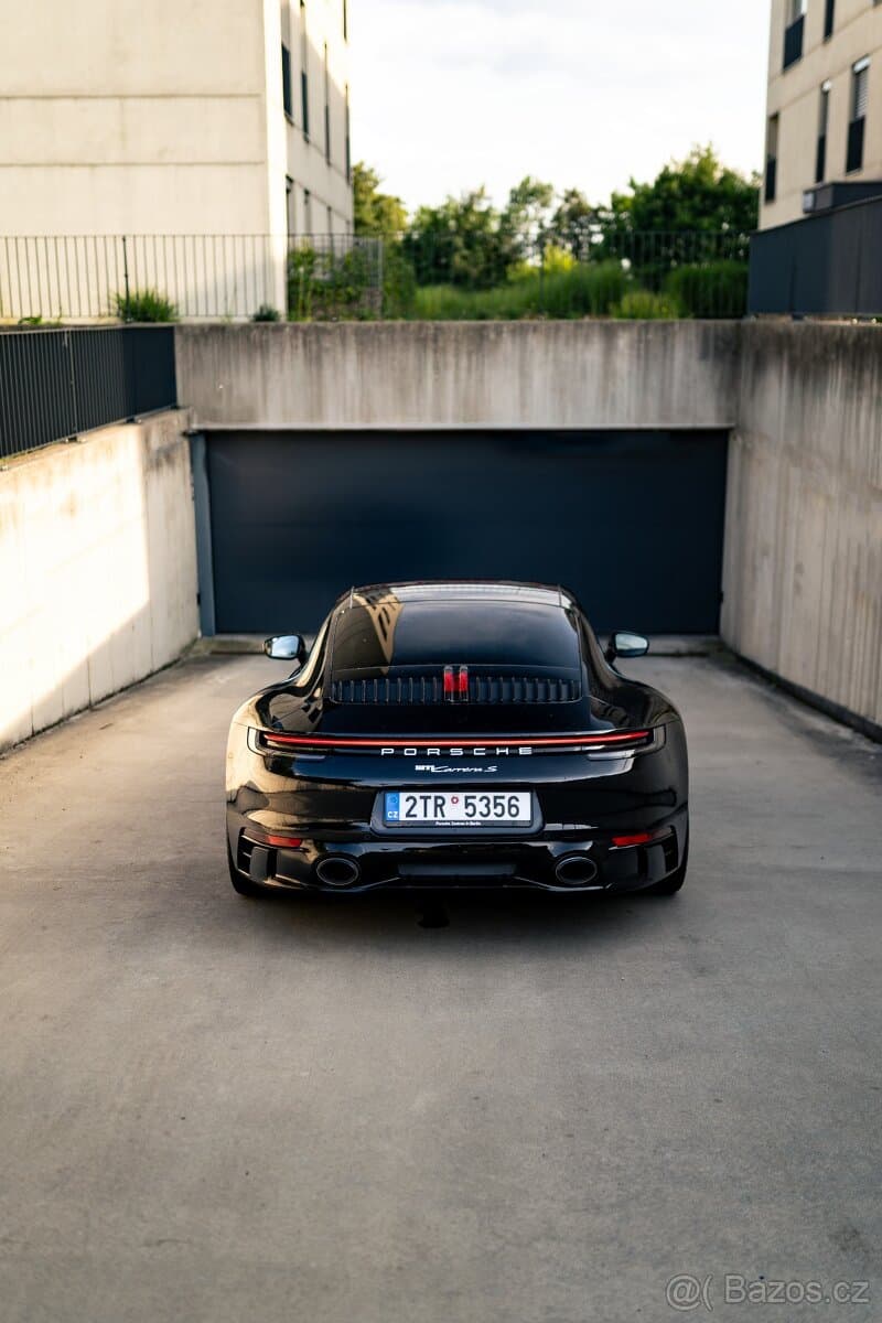 2023 Porsche 911 - 10