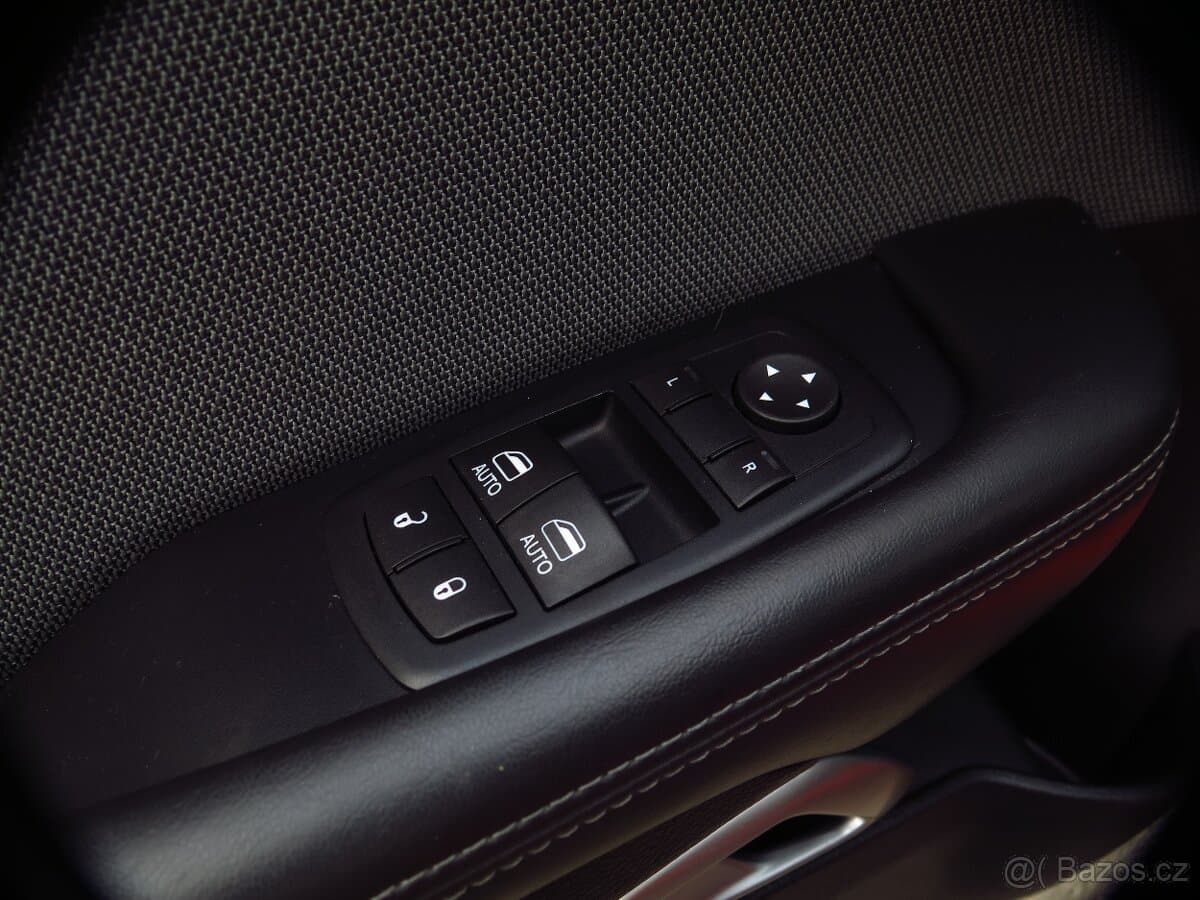 2016 Dodge CHALLENGER - 10