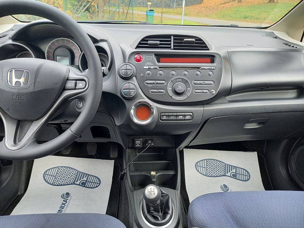 2011 Honda JAZZ - 10
