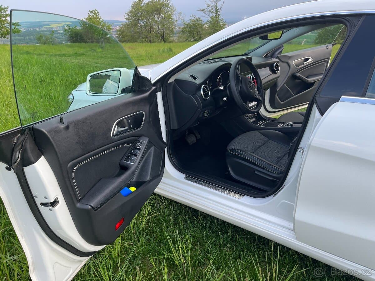 2018 Mercedes-Benz CLA - 10