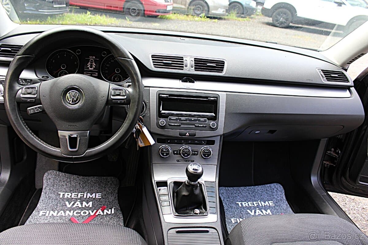 2011 Volkswagen PASSAT - 10