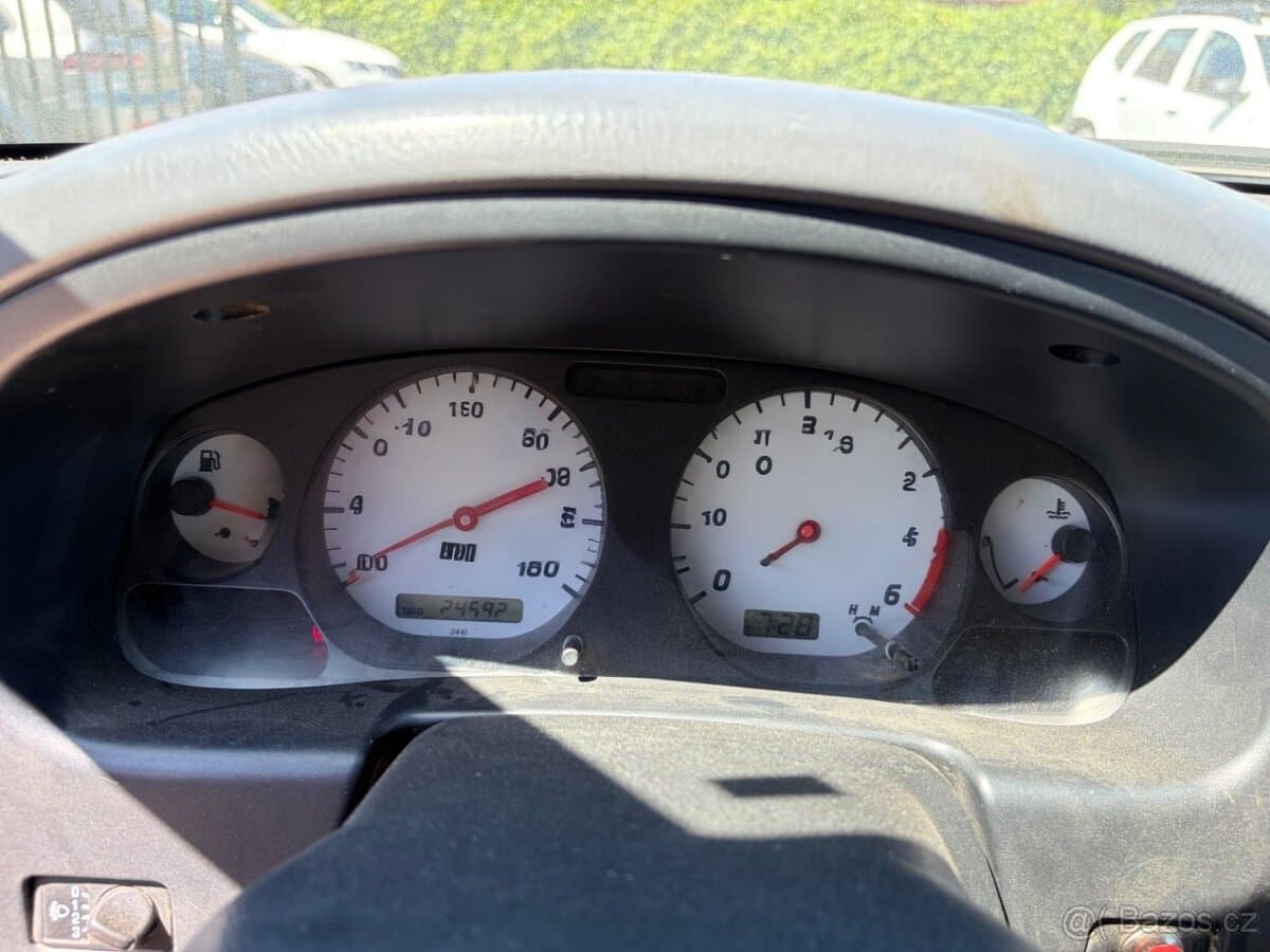 2003 Nissan NAVARA - 10