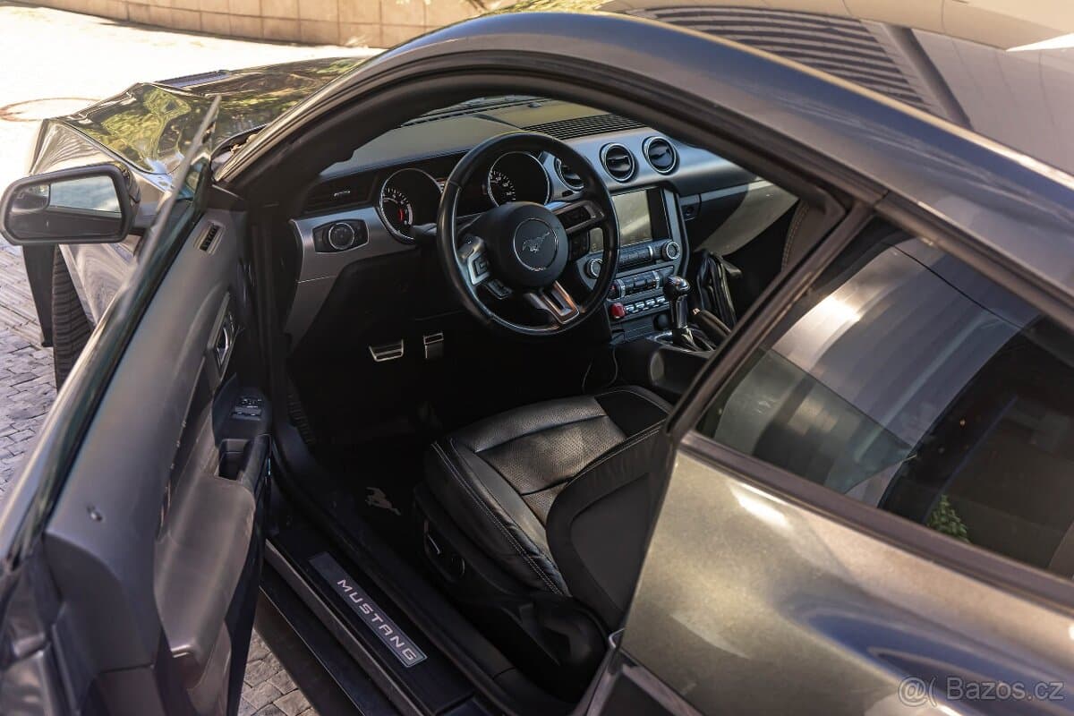 2019 Ford MUSTANG - 10