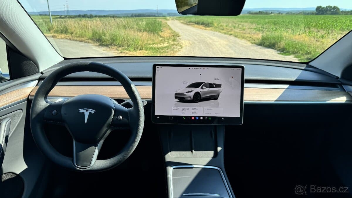 2023 Tesla MODEL Y - 10