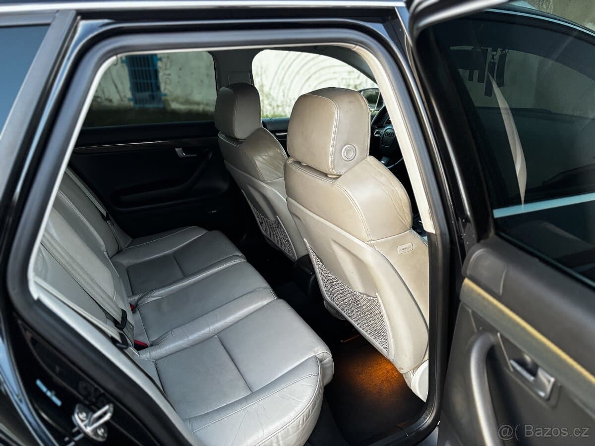 2005 Audi S4 - 10