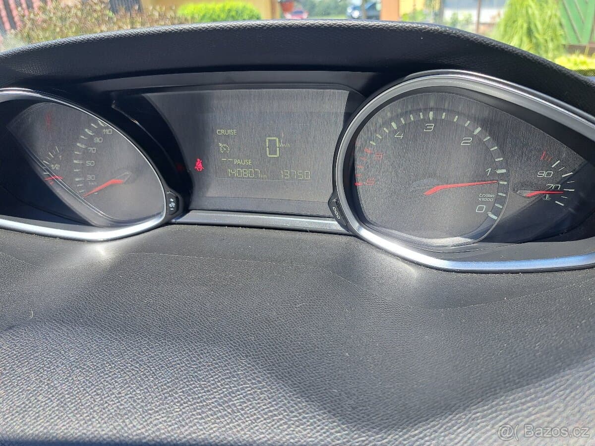 2015 Peugeot 308 - 10
