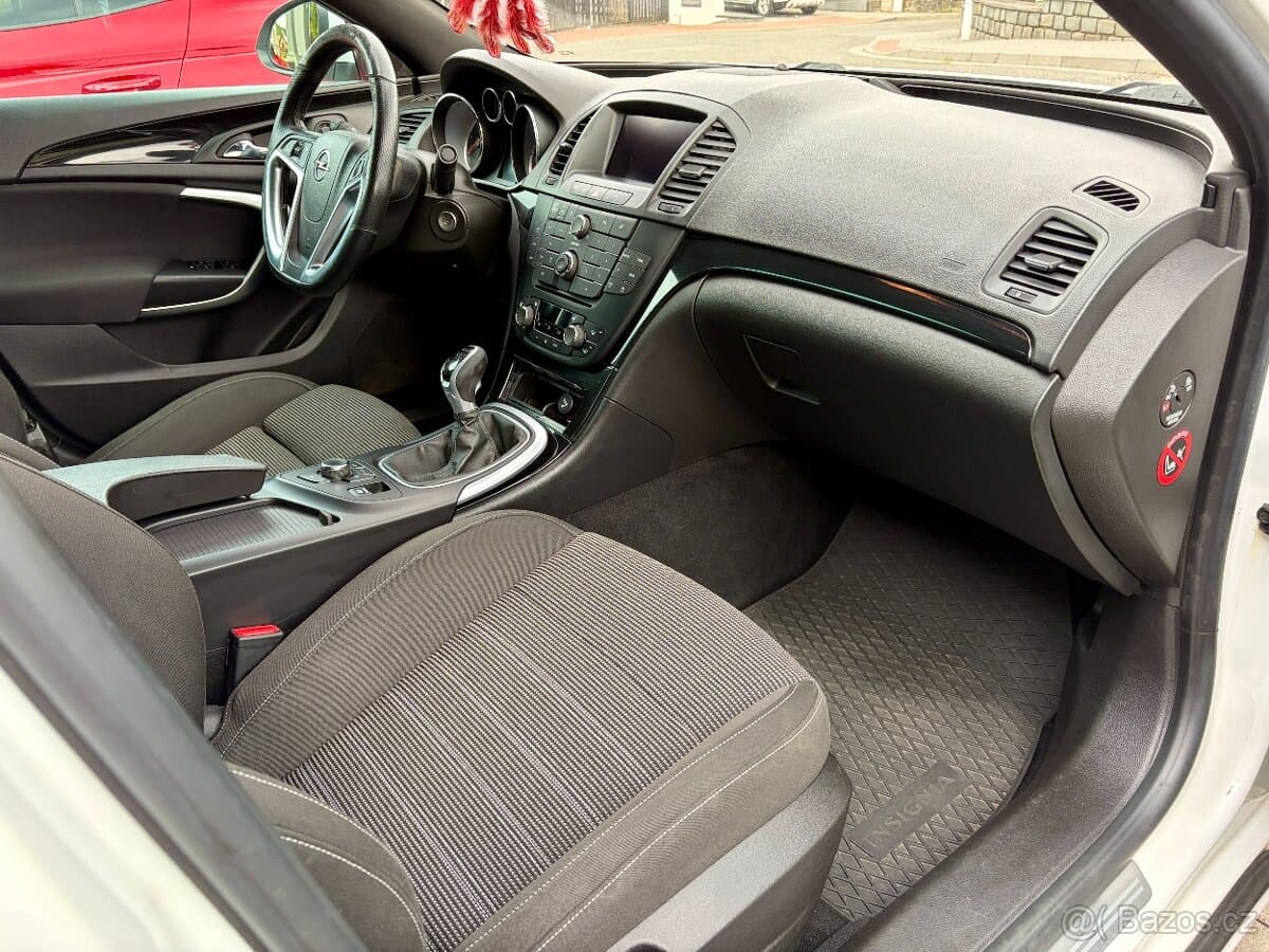 2012 Opel INSIGNIA - 10