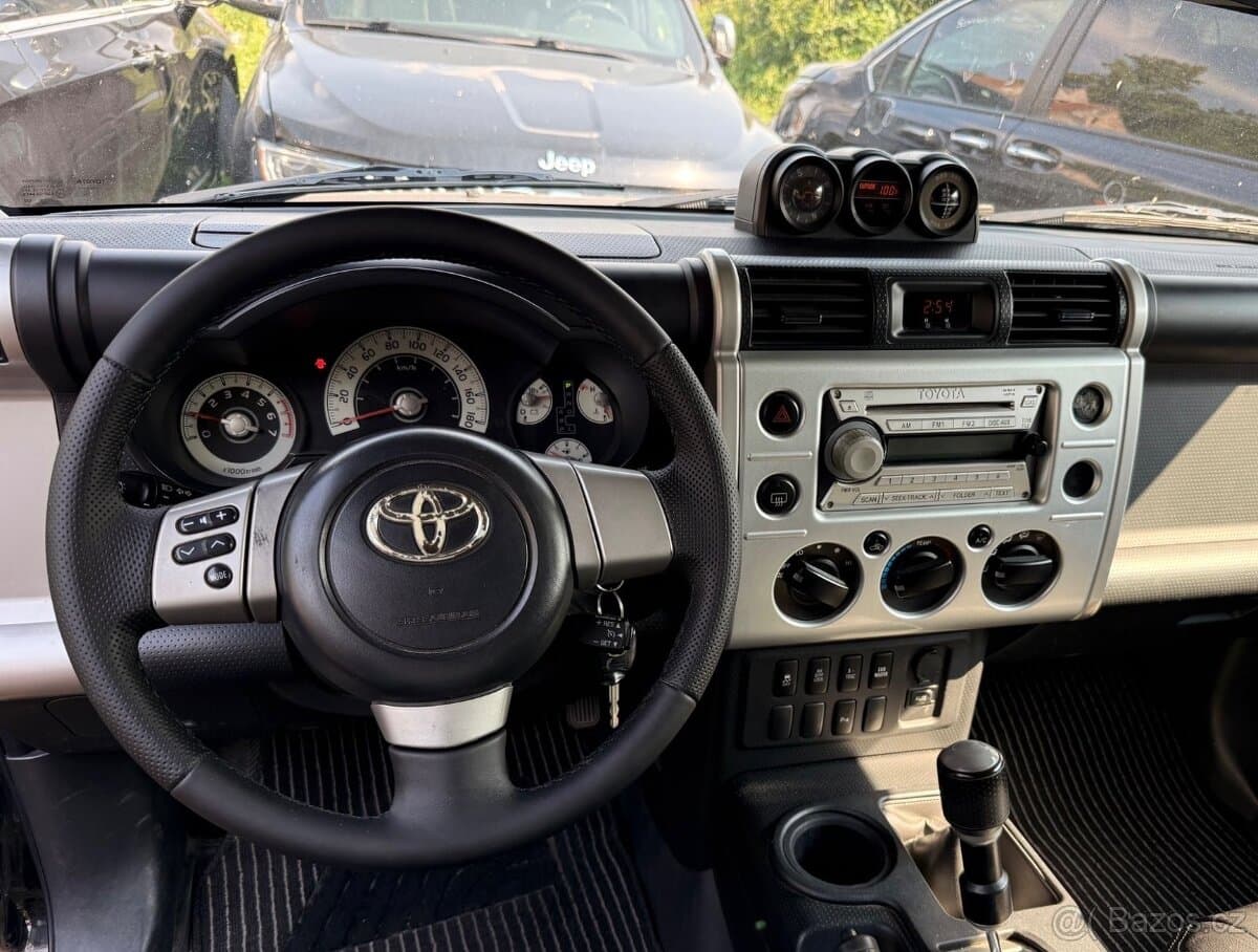 2010 Toyota FJ - 10
