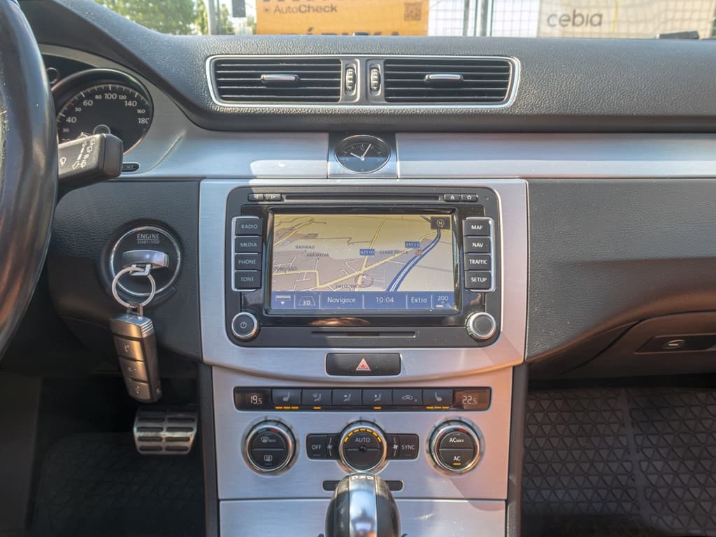 2012 Volkswagen PASSAT - 10