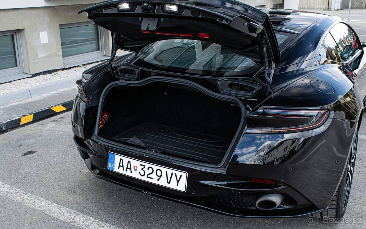 2017 Aston Martin DB11 - 10