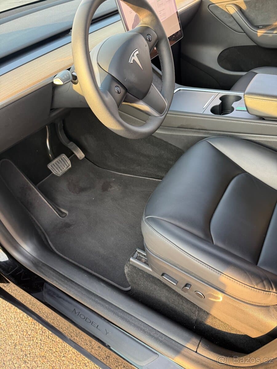Tesla MODEL Y - 10