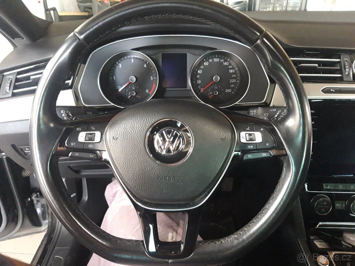 2019 Volkswagen PASSAT - 10