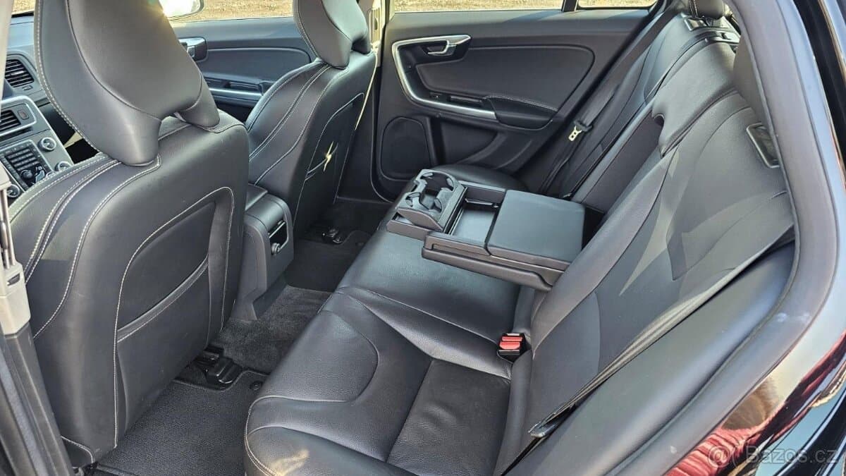 2015 Volvo V60 - 10