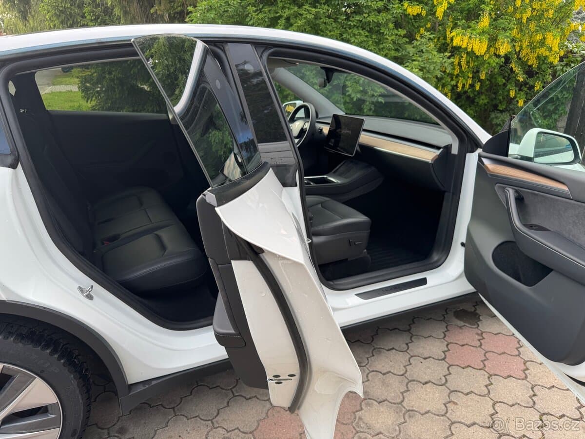 2023 Tesla MODEL Y - 10
