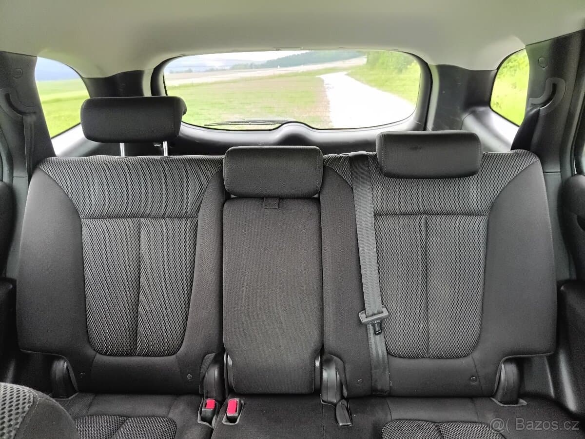 2012 Hyundai SANTA FE - 10