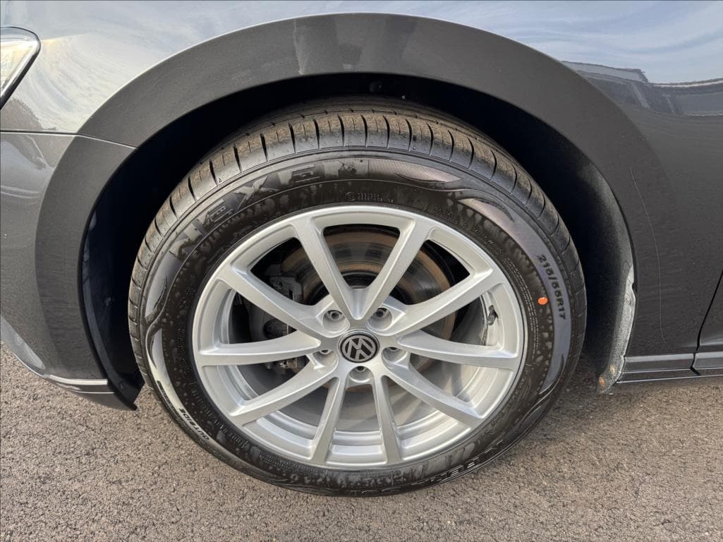2018 Volkswagen PASSAT - 10
