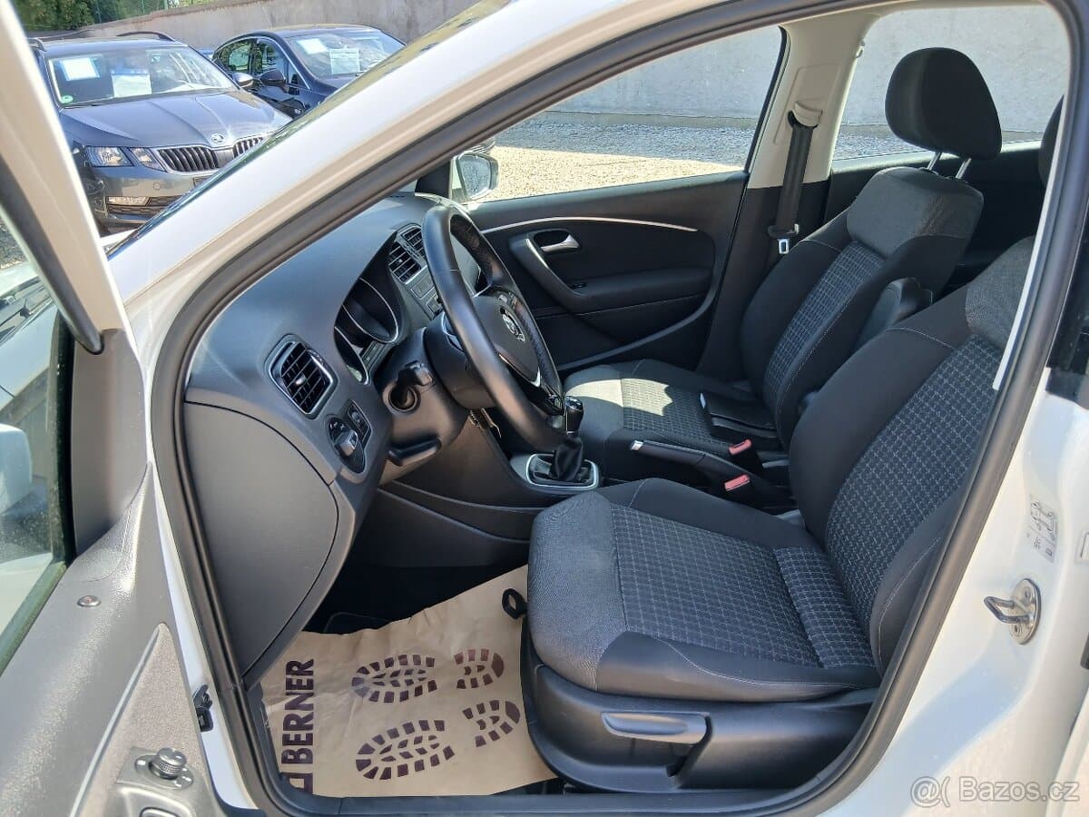 2015 Volkswagen POLO - 10