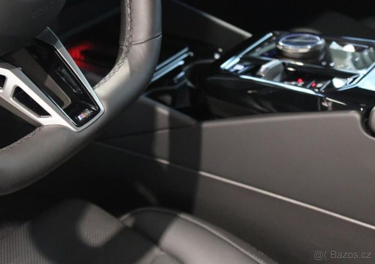 2025 BMW 5-SERIES - 10
