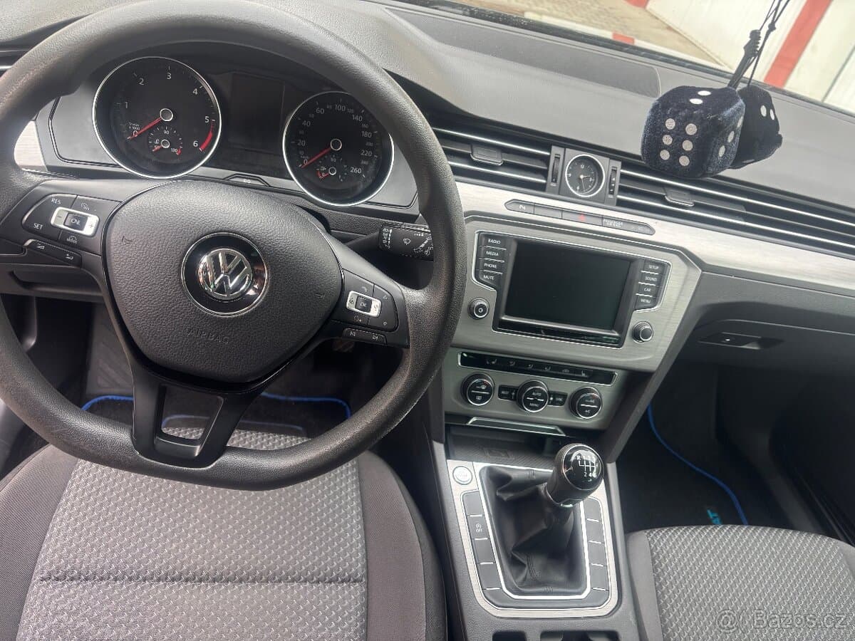 2016 Volkswagen PASSAT - 10