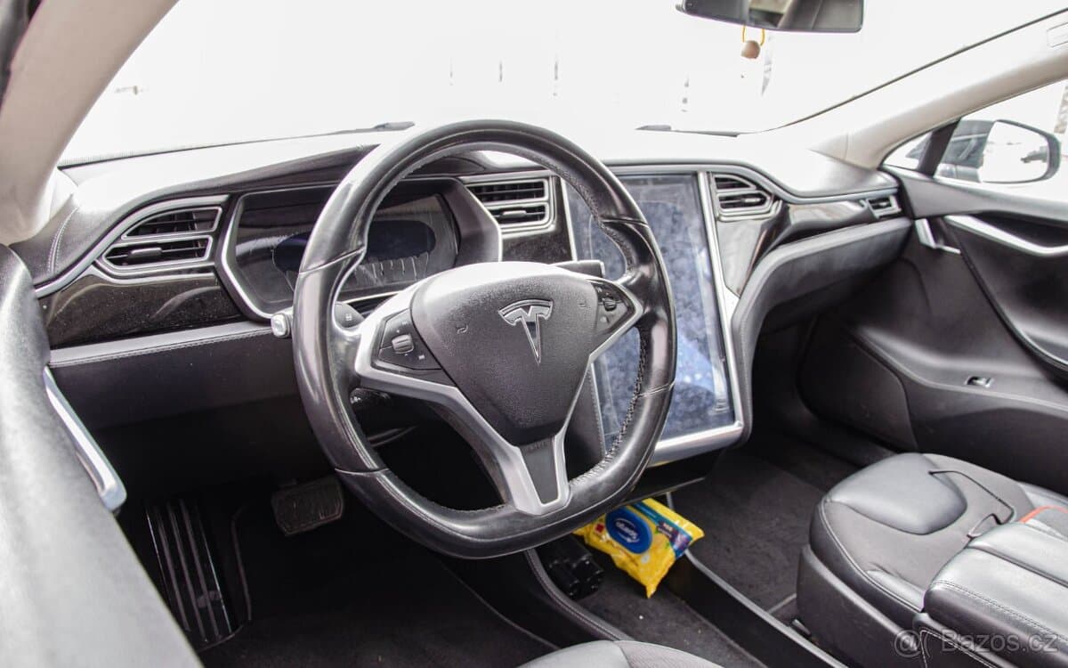 2014 Tesla MODEL S - 10