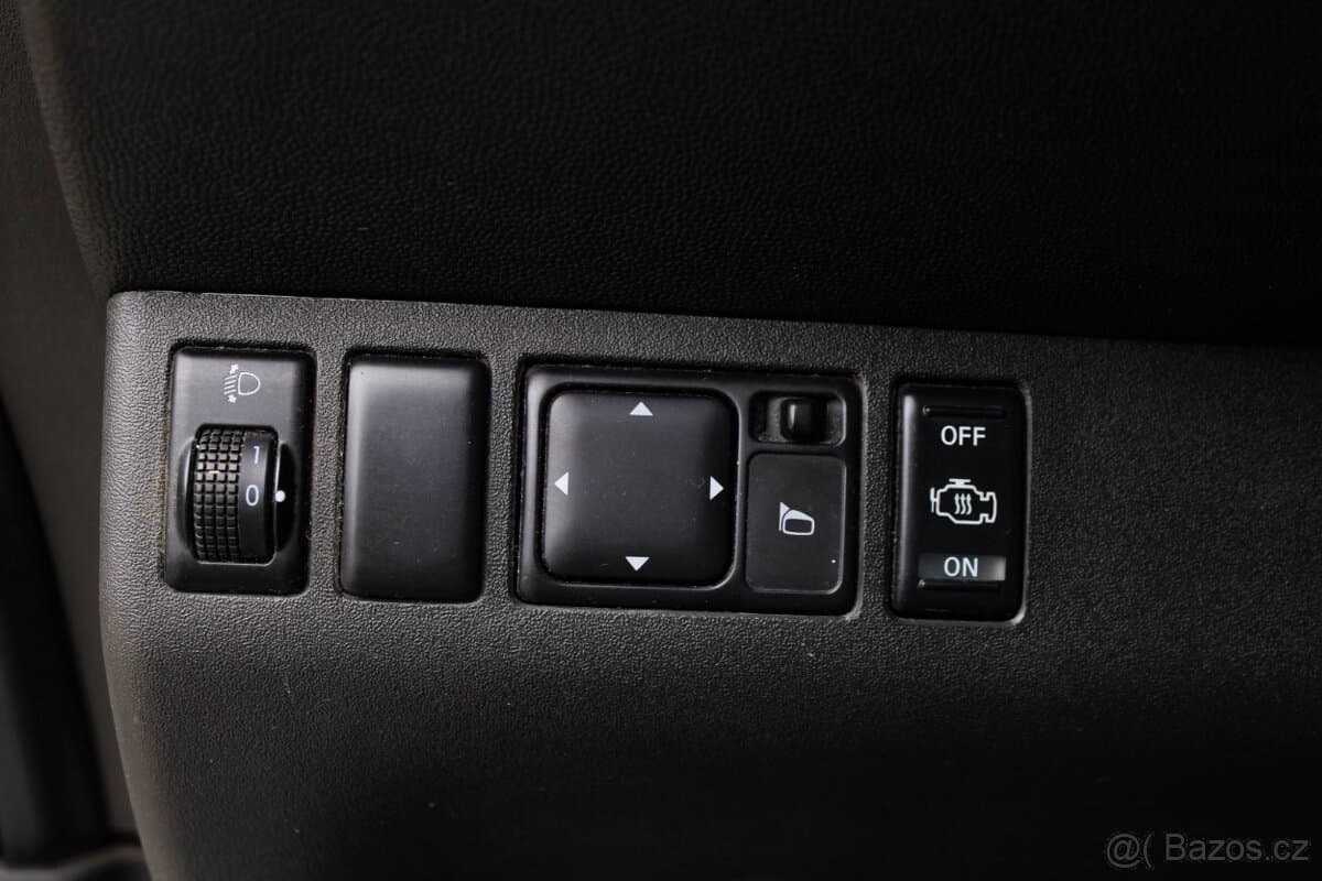 2009 Nissan NAVARA - 10