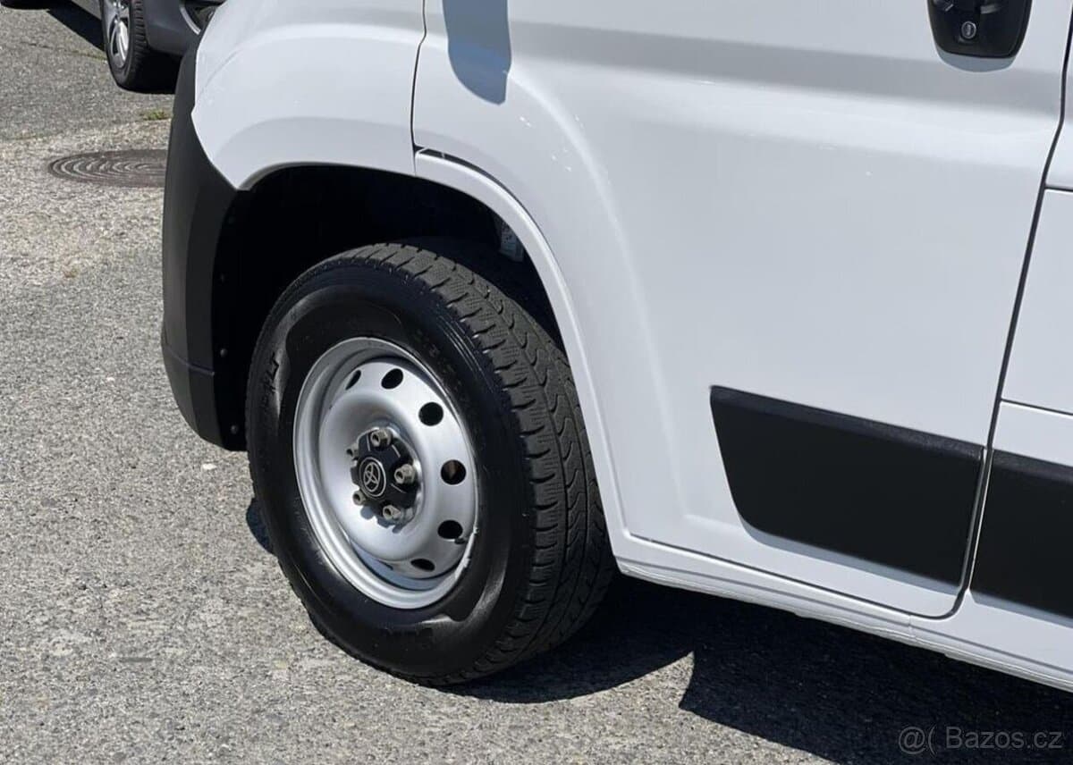 2025 Toyota PROACE - 10