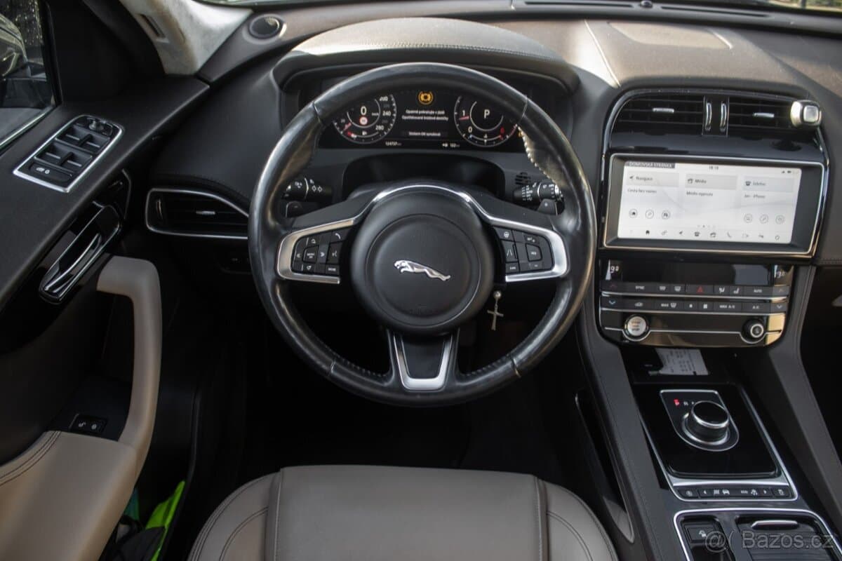 2019 Jaguar F-PACE - 10