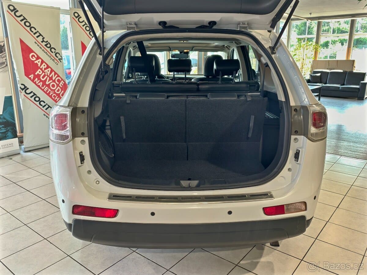 2012 Mitsubishi OUTLANDER - 10