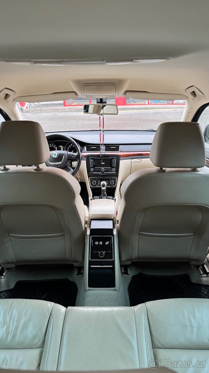 2011 Škoda SUPERB - 10
