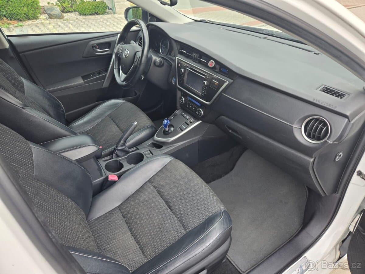2013 Toyota AURIS - 10