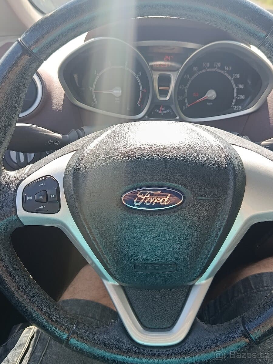 2011 Ford FIESTA - 10