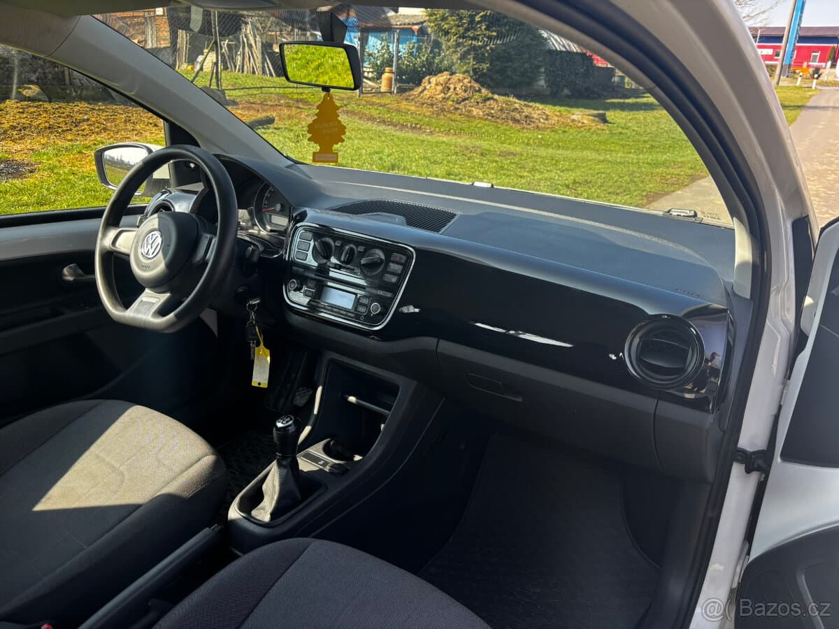 2016 Volkswagen UP! - 10